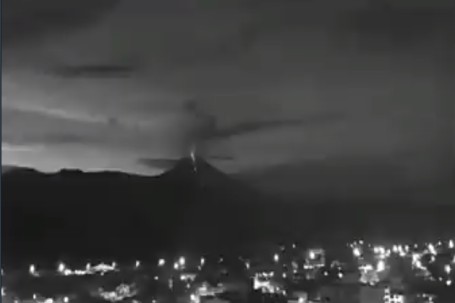 El volcán Sangay, situado en una estribación andina del centro-este de Ecuador y que está entre los más activos del país.