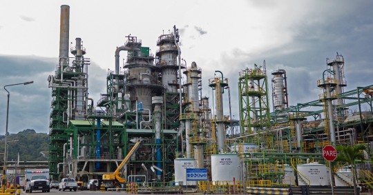 La refinería de Esmeraldas, refinó 10,7 millones de barriles de crudo, mientras que La Libertad procesó cerca de 3,4 millones de barriles y la de Shushufindi hizo con 2,2 millones de barriles / Foto: cortesía Petroecuador