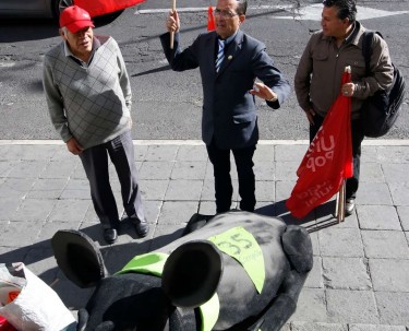 Caso. La fiscal Salazar presentó indicios. En la calle hubo rechazo al correísmo. Foto: La Hora