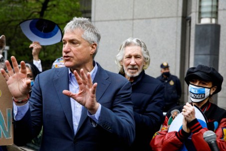 El abogado que demandó a Chevron por la contaminación en Ecuador es declarado culpable de desacato / Foto: Reuters