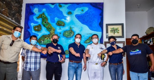 Ecuador mantiene vigilancia ante embarcaciones pesqueras cerca de Galápagos / Foto EFE