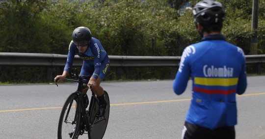  Pablo Alarcón, del club mexicano Canel's Zero Uno, ganó este lunes la primera etapa de la Vuelta a Ecuador con un recorrido de 133,1 kilómetros / Foto: EFE