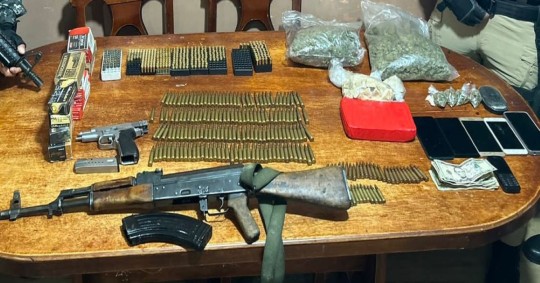 29 integrantes de 'Los Lobos' fueron detenidos en Loja y El Oro / Foto: EFE