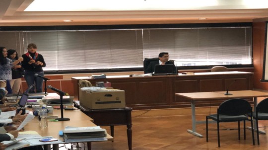 El conjuez de la Corte Nacional de Justicia, David Jacho, declaró reservada la audiencia de juzgamiento en contra del asambleísta Yofre Poma, del prefecto de Sucumbíos, Amado Chávez y otras siete personas por tratarse de un delito contra la seguridad del Estado. Foto: Primicias