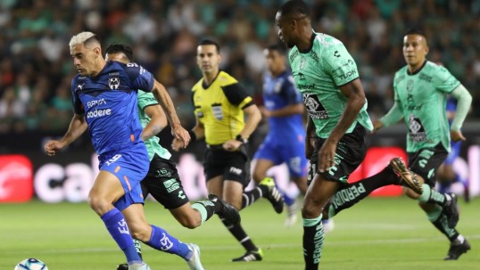 Una lesión ha dejado fuera de las canchas al atacante desde julio pasado y aunque ya se recuperó, aún no debuta en el torneo Clausura 2023 / Foto: EFE