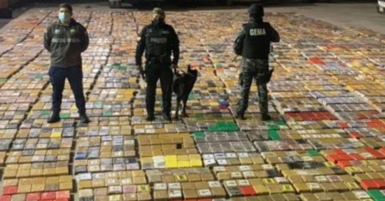 A través de medios tecnológicos y el can detector Troya se encontró la droga camuflada entre cajas de atún enlatado / Foto: cortesía El Telégrafo