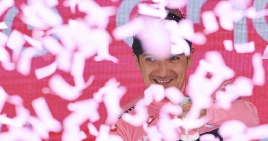 Carapaz:"La última semana es favorable para mi, daré todo por la maglia rosa" / Foto: EFE