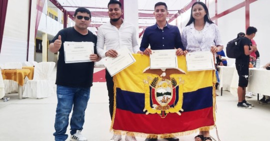 Dos estudiantes amazónicos obtuvieron el segundo lugar en la XVIII Feria Escolar Binacional Ciencia y Tecnología – FEBICYT 2022, Perú-Ecuador / Foto: cortesía ministerio de Educación
