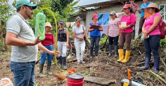 Agricultores de Jondachi aprenden sobre la elaboración de biol / Foto: cortesía ministerio de Agricultura