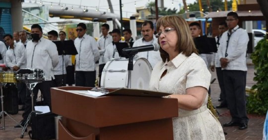 La escultura del tenista, en pose deportista y con la raqueta en mano, se descubrió en un pequeño parque aledaño al "Guayaquil Tenis Club" / Foto: cortesía 