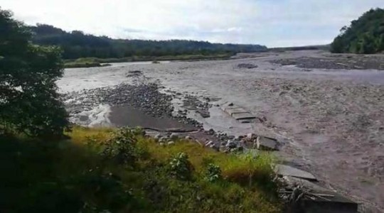 Las lluvias causaron el aumento del caudal del río Upano, en Morona Santiago. Foto: cortesía Servicio Nacional de Gestión de Riesgos