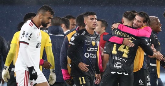 La gran figura del partido fue el arquero ecuatoriano, Moisés Ramírez, quien detuvo las llegadas de David Luis, Ayrton y Gabriel Barbosa / Foto: EFE