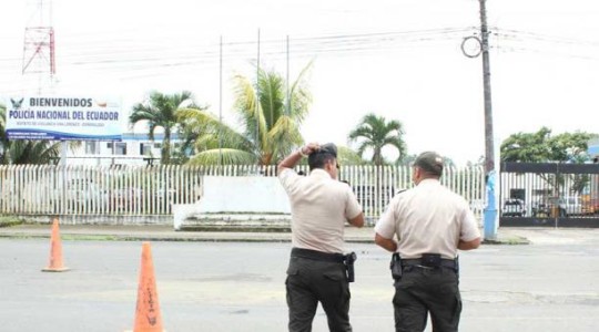 Tras el atentado terrorista en San Lorenzo, agentes custodiaban el cuartel policial.  Foto: El Comercio