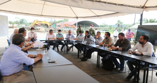 Lasso evalúa los daños de la minería ilegal en Napo / Foto: cortesía ministerio de Energía