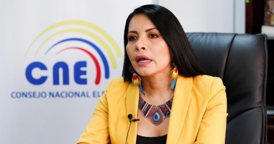 Diana Atamaint, indicó que las nuevas tecnologías garantizan que los ecuatorianos en el exterior "formen parte activa de las decisiones del país" / Foto: EFE