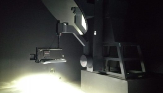 Laboratorio de luminotecnia IIGE. Medición de matriz de distribución de intensidades luminosas en una luminaria LED de alumbrado público / Foto: IIGE