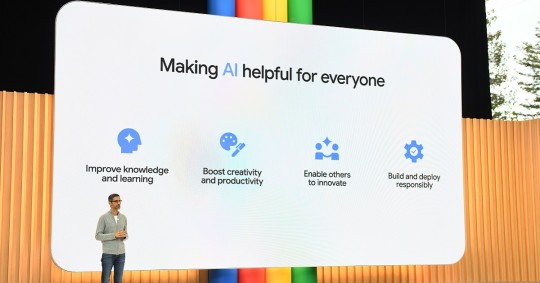 La compañía está en camino de integrar la IA a casi todos los servicios y dispositivos que opera, según anunció en su evento anual de desarrolladores, Google I/O / Foto: EFE
