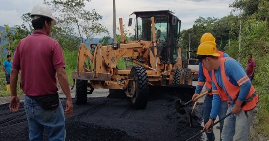 Los trabajos comenzaron en el cantón Méndez con el retiro del asfalto desgastado, remoción del material antiguo y colocación de la mezcla asfáltica nueva / Foto: cortesía ministerio de Transporte