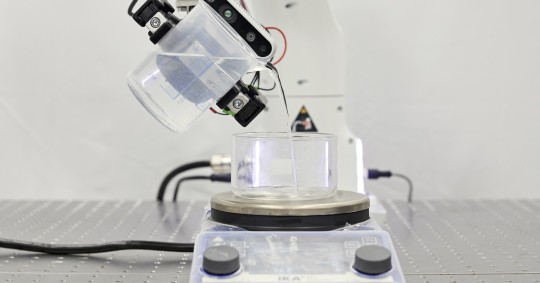 Los laboratorios autónomos controlados por inteligencia artificial (IA), es un proyecto dirigido por el científico de origen mexicano Alán Aspuru-Guzik/ Foto: Cortesía EFE
