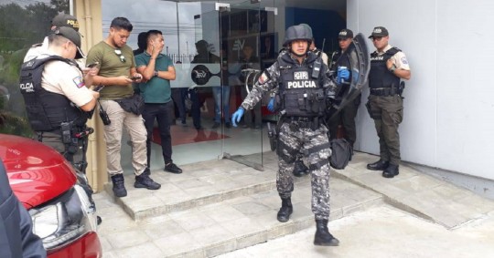 Sobres similares llegaron a las instalaciones de Teleamazonas, TC Televisión y El Universo / Foto: Cortesía Fiscalía General