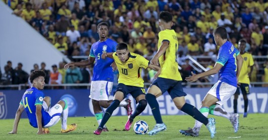 Ecuador recortó diferencias a través de Jairo Reyes en el minuto 87 y al 91 Geremi De Jesús convirtió el gol del empate / Foto: EFE