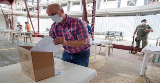 Más de 410.000 ecuatorianos podrán votar en el extranjero / (foto EFE)