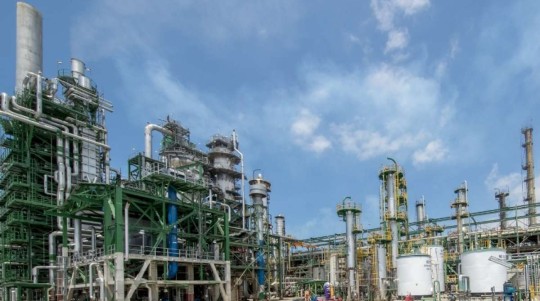 Petroecuador anotó que se calcula que el país dejará de importar un aproximado de 54.000 barriles de diferentes combustibles por día / Foto: cortesía Petroecuador