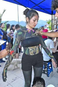 EXHIBICIÓN. Una exposición de body paint formó parte del encuentro intercultural. Foto: La Hora