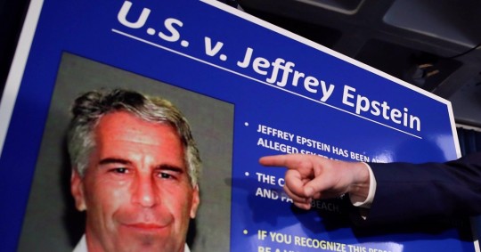 Las casi 1.000 páginas publicadas constatan los lazos de Epstein con figuras prominentes como Andrés de Inglaterra o el expresidente Bill Clinton / Foto: EFE