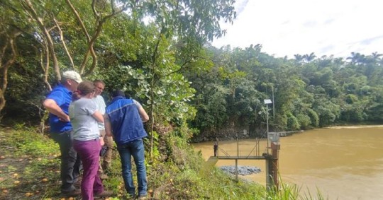 Los equipos técnicos recorrieron el puente El Salado, la captación de Coca Codo-Sinclair, la estación hidrométrica en el río Bombón/ Foto: Cortesía CELEC