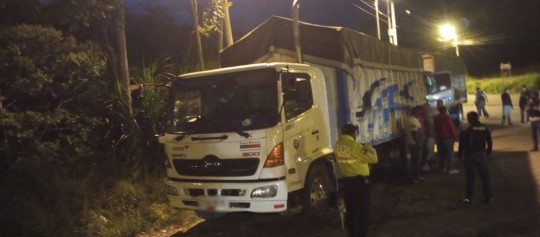 Policía denuncia ataque de medio centenar de personas en operativo en Imbabura / Foto: EFE