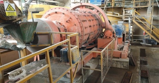La reducción del tamaño del oro equiere una cantidad significativa de energía, y la molienda excesiva puede llevar a un consumo de energía desproporcionado / Foto: IIGE