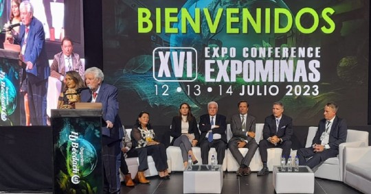 La feria se abrió con una primera mesa de debate sobre "Minería legal, responsable y desarrollo sostenible, oportunidades para la inversión minera" / Foto: cortesía Cámara de Minería del Ecuador
