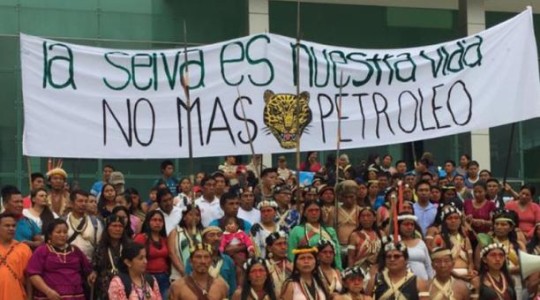 Los indígenas amazónicos piden que se anule una consulta previa realizada en 2012 sobre explotación petrolera en esa zona, y en la que el Estado ecuatoriano salió airoso. Foto: tomada de Twitter de Defensoría del Pueblo.  Foto: El Comercio