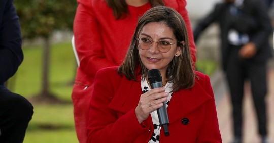 Entre los argumentos presentados en la moción figuraba que bajo su gestión se compraron medicamentos a precios por encima del mercado / Foto: EFE