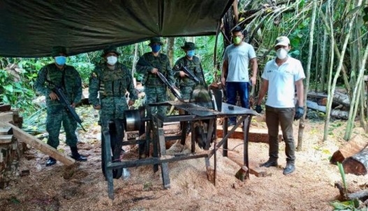  Miembros de Fuerzas Armadas localizaron un aserradero clandestino en la reserva Cuyabeno. Foto: Cortesía
