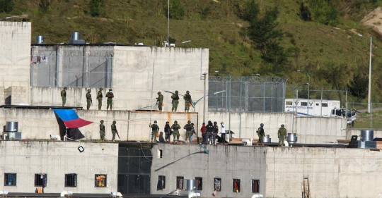 Equipos tácticos de la Policía ingresaron a las instalaciones penitenciarias para intentar retomar el control total de la cárcel / Foto: EFE