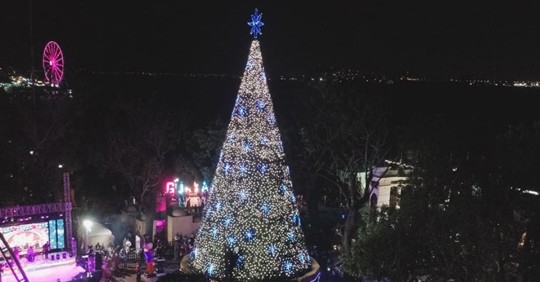 Tiene 20 metros de altura y estará iluminado con más de 17.000 luces LED./ Foto: cortesía Municipio de Guayaquil