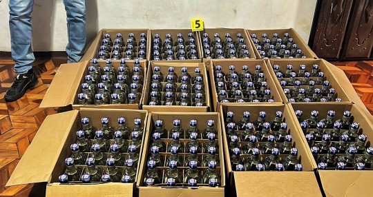 El operativo se da en momentos en que en Ecuador han fallecido 32 personas por intoxicación debido al consumo de alcohol adulterado / Foto: Fiscalía General