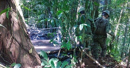Contenía aproximadamente 300 galones de gasolina/ Foto: cortesía Ejército ecuatoriano