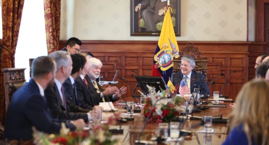 Guillermo Lasso mantuvo una reunión en Carondelet con el asesor especial para las Américas del presidente de los Estados Unidos, Christopher Dodd / Foto: cortesía Presidencia 