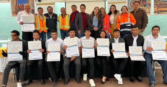 21 personas recibieron una certificación en carpintería y concreto / Foto: cortesía DPM
