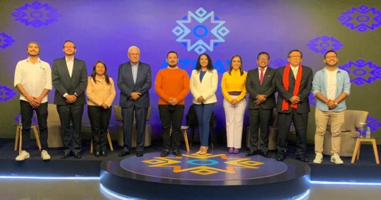 "De forma simultánea e histórica en el Ecuador, los candidatos a las Prefecturas de 17 provincias participan" en el Debate 2023 / Foto: cortesía CNE