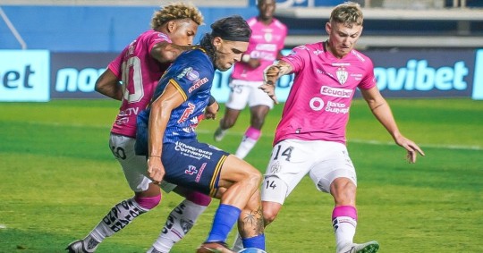 Cumbayá igualó 2-2 con Barcelona y Emelec empató 0-0 con Auca / Foto: cortesía del Delfín