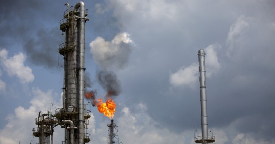 Las áreas más disputadas fueron adjudicadas a empresas Petrobras, Shell, Chevron, la china CNOOC, la australiana Karoon y la noruega Equinor / Foto: EFE