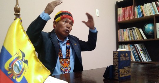 Cristóbal Kasent, shuar, criticó a Yasunidos y a la minería ilegal./ Foto: cortesía La Data