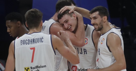 Serbia acabó este viernes con el favoritismo de Canadá (95-86), con un partido sobresaliente de Bogdan Bogdanovic / Foto: EFE