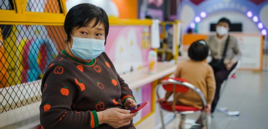 Hace ahora tres años, el 11 de enero de 2020, China informaba de la muerte de un hombre de 61 años que frecuentaba el mercado de la ciudad de Wuhan  / Foto: EFE