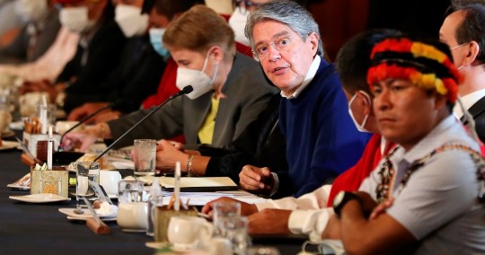 Desacuerdos y apertura tras diálogo de gobierno e indígenas / Foto: EFE