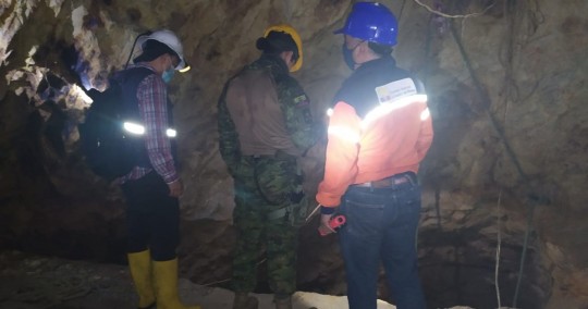 Tres personas fueron halladas muertas en el interior de una mina aurífera en el sur de Ecuador, aparentemente por inhalar gases tóxicos. Foto: EFE